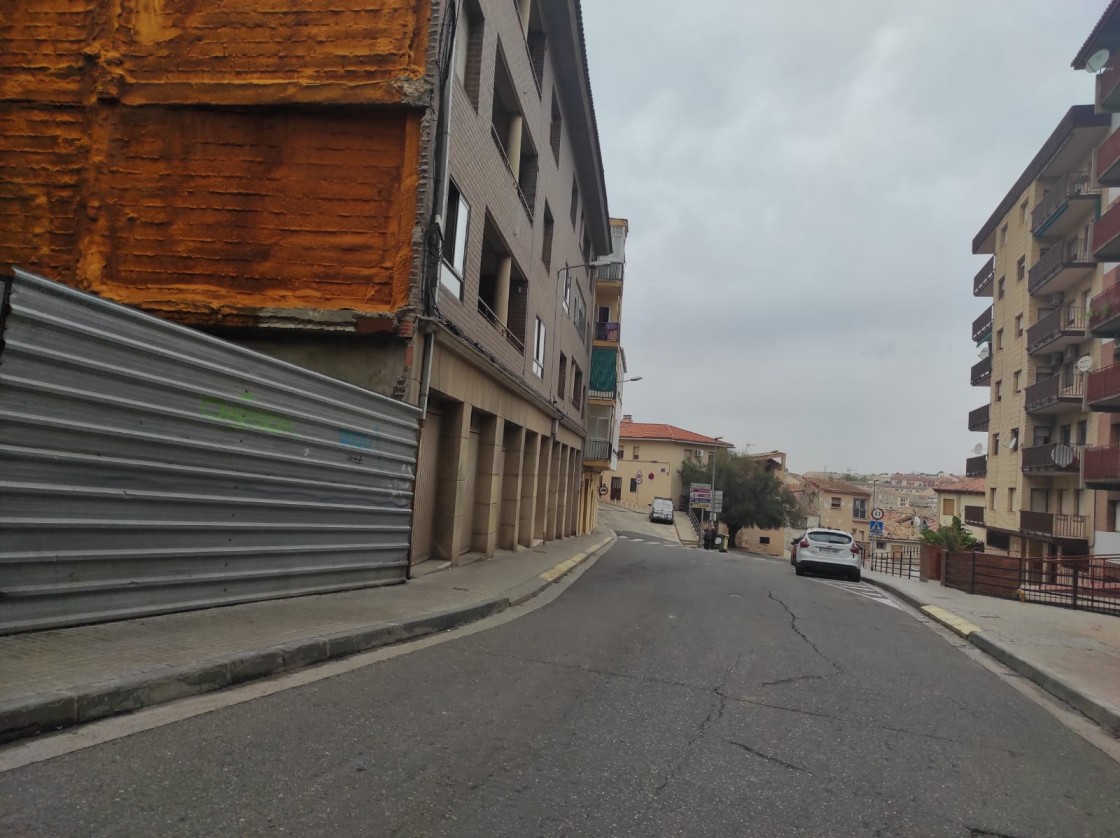 Vecinos de Alcañiz se movilizan por el mal estado de las aceras de la ronda de Belchite