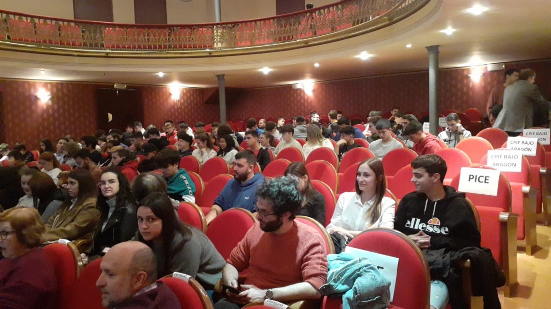 17 empresas y 250 jóvenes participan en la Feria de Empleo que organiza la Cámara en Alcañiz
