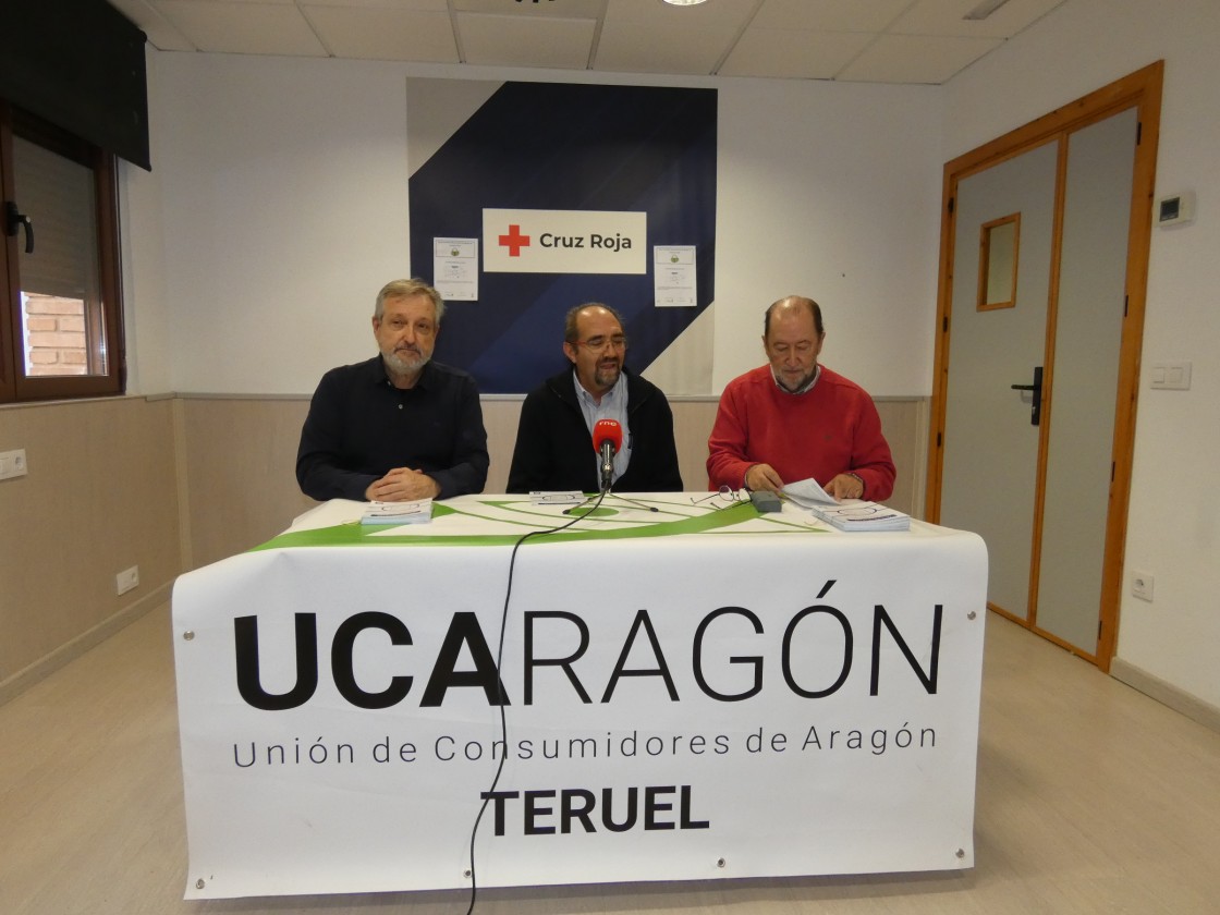 Ucaragón reparte en Teruel 5.000 guías de lectura fácil sobre la factura de la luz