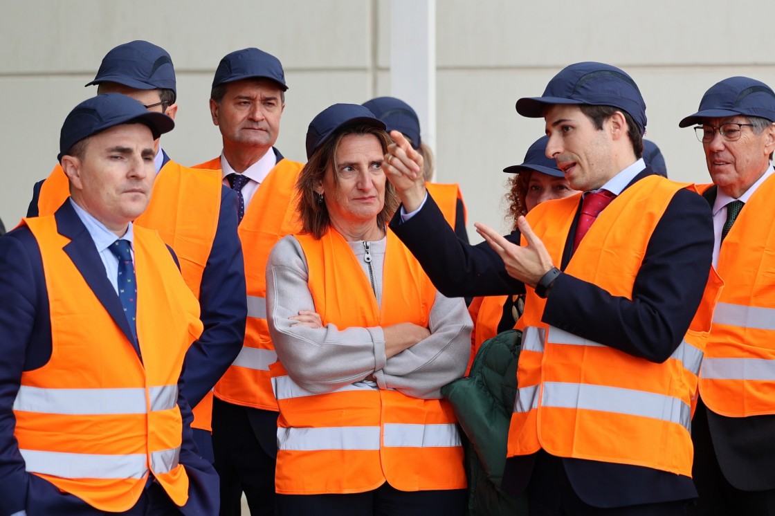 La ministra Teresa Ribera visita las instalaciones de Forgasa en Ariño, un proyecto que apuesta por la economía circular