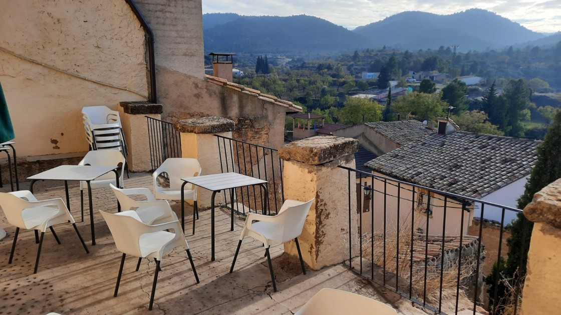 El Ayuntamiento de Belmonte de San José ampliará la terraza del bar para atraer más turistas