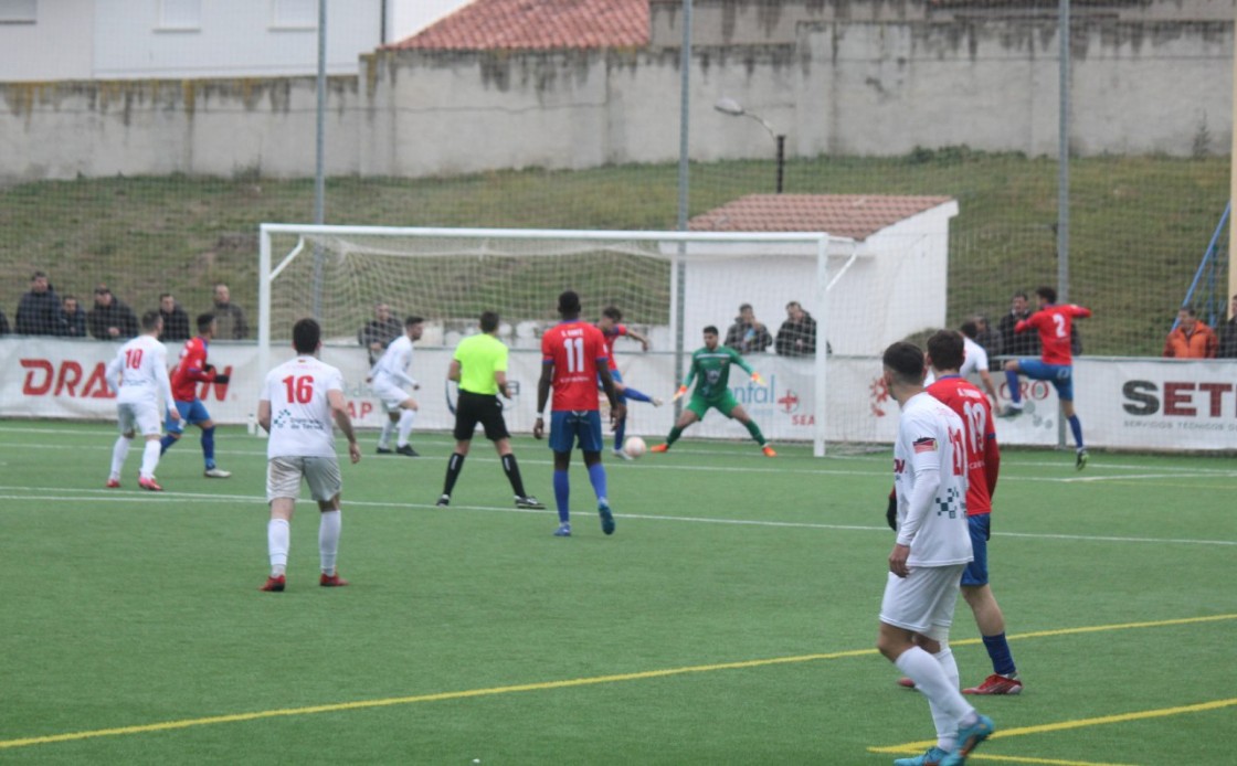 Empate en La Vega en un duelo muy físico (1-1)