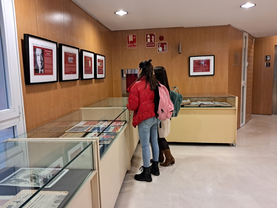 La Biblioteca de Alcañiz expone el legado que Eloy Fernández dejó a la ciudad