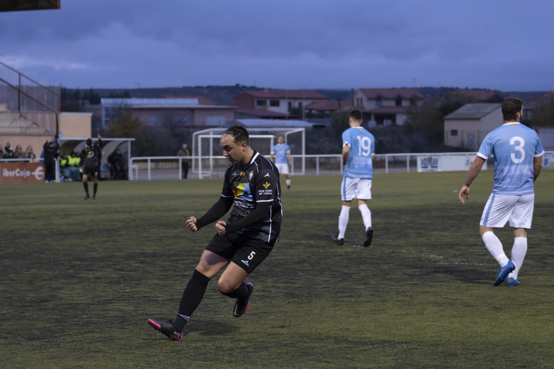 La afición naranja disfrutó del triunfo del Teruel en la copa de Soria. RFEVB