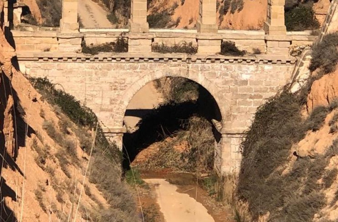 Cortada la vía verde Val de Zafán por un desprendimiento en el puente de La Torica