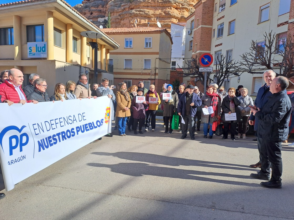 Azcón garantiza en Alcorisa ambulancias las 24 horas del día si gobierna Aragón tras el 28M