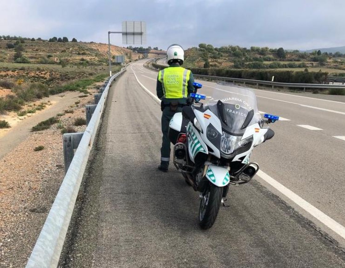 La Guardia Civil de Teruel investiga a un conductor por circular con un carné falso de Ucrania