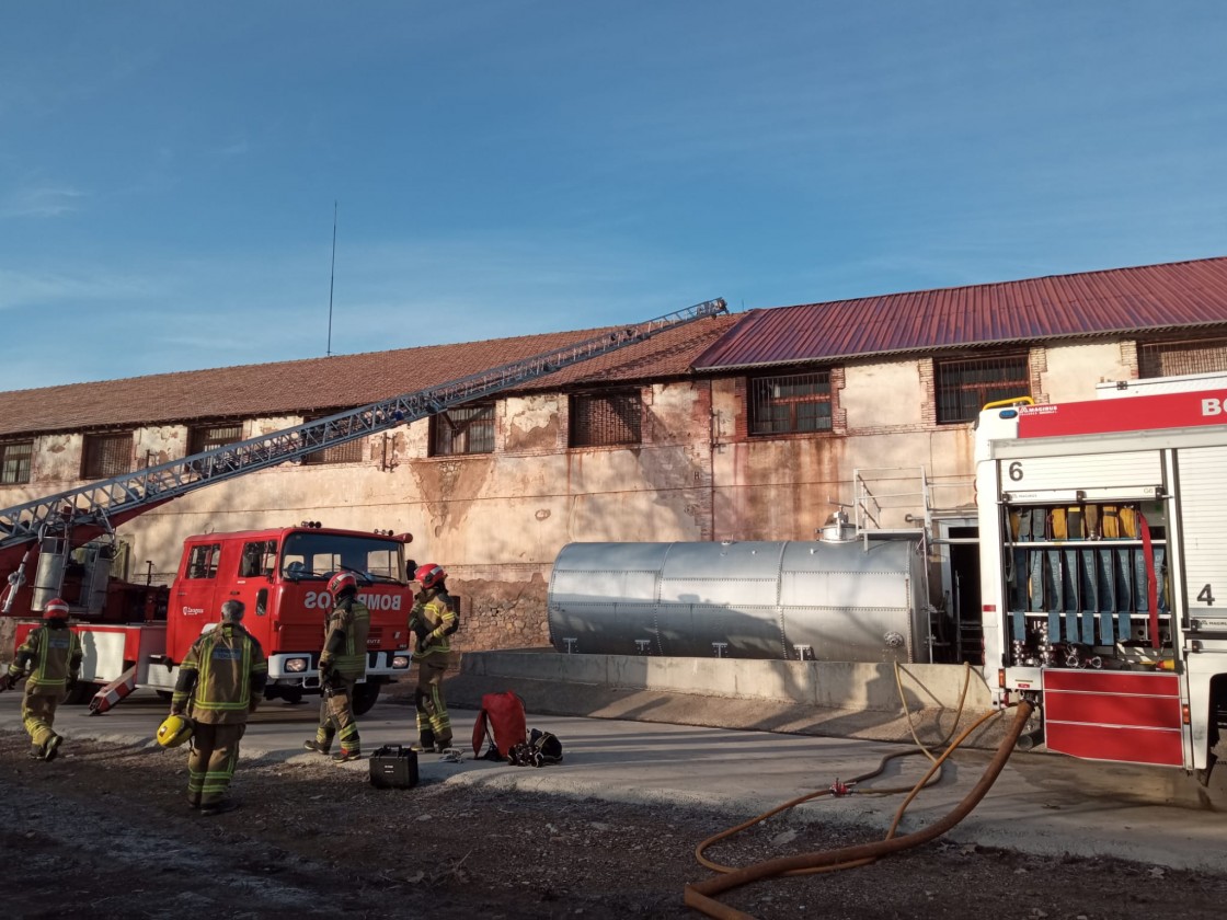 Incendio sin consecuencias en una fábrica de fertilizantes en Santa Eulalia