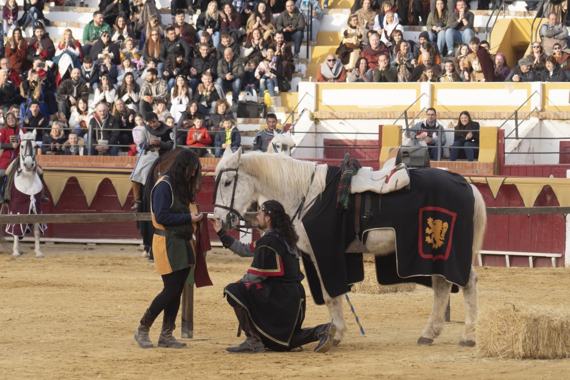 Los caballeros de Teruel recuperan el pulso en un combate medieval con tintes románticos