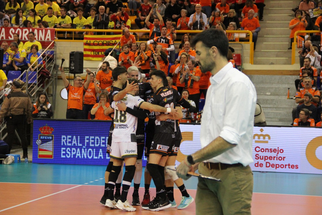 El Pamesa Teruel se deshace de Guaguas, el gran favorito, y jugará la final de Copa del Rey de voleibol ante Soria