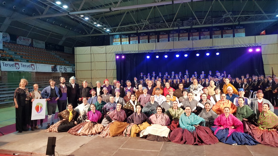 La Banda de Música Santa Cecilia, Amigos de la Jota y Ciudad de los Amantes, con la jota