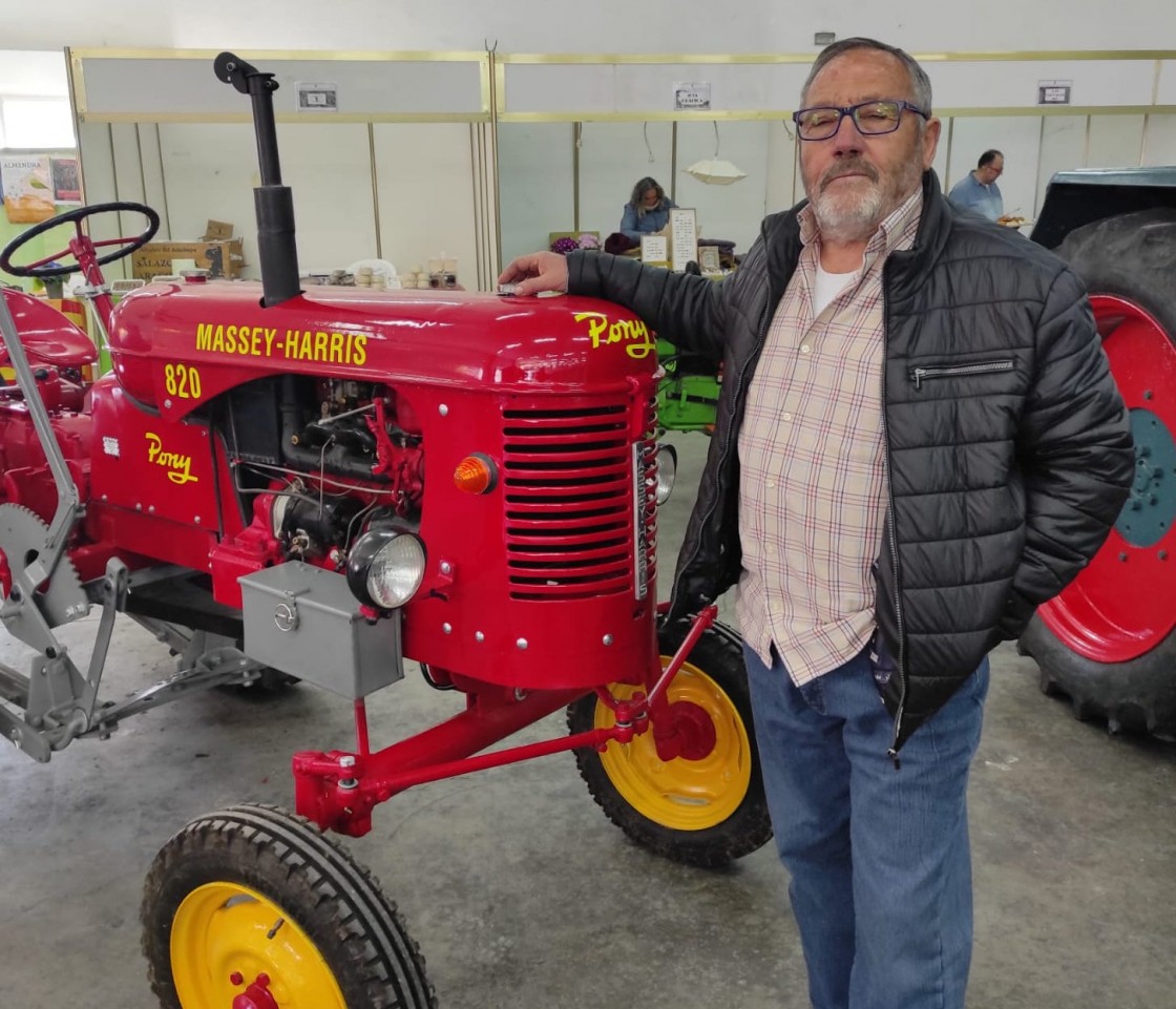 José Pablo Esteban Pardo, agricultor jubilado: “He sido feliz toda mi vida subido encima de un tractor, por eso ahora sigo restaurándolos