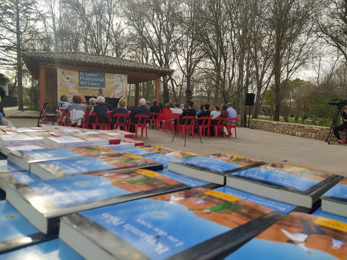 El escritor extremeño Isaac Rosa abrió el Salón Endei del Libro en Calamocha