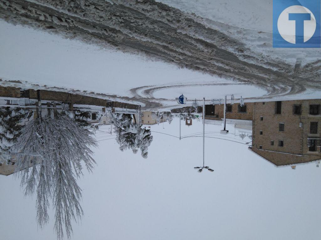 La nieve corta algunos tramos de carreteras y suspende 9 rutas escolares