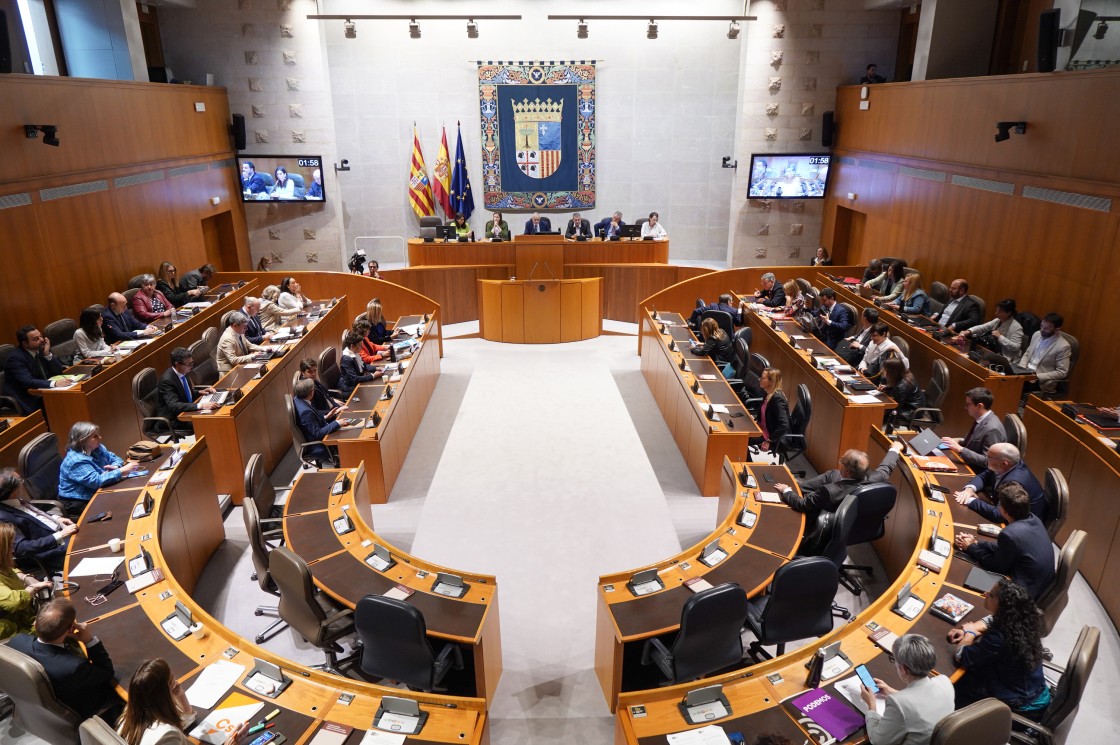 Lambán disuelve las Cortes y firma el decreto de convocatoria de elecciones el 28 de mayo