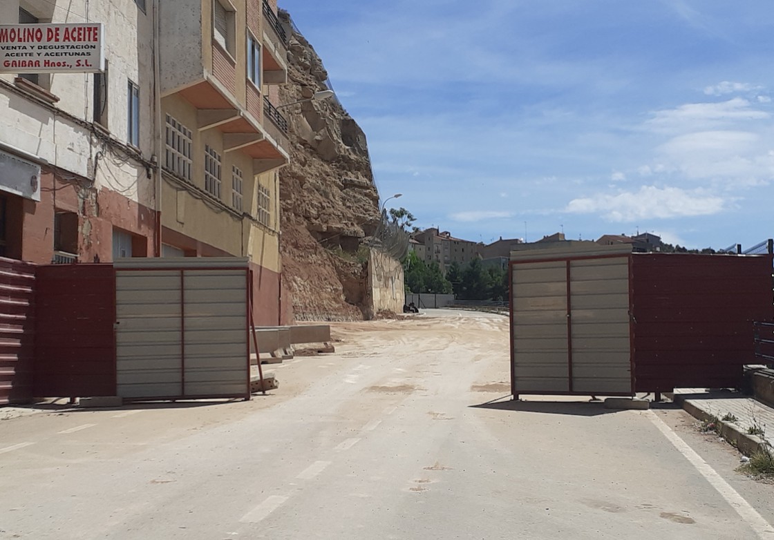 El avance de las obras de estabilización del cerro permite la reapertura del Corcho de Alcañiz desde este miércoles por la tarde