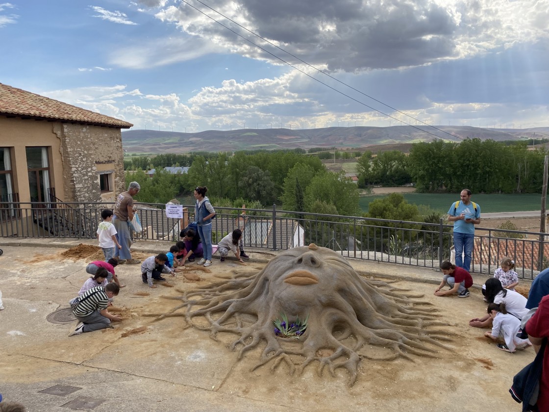 Cada cual disfruta a su aire en la segunda edición del festival de arte de Jarque de la Val