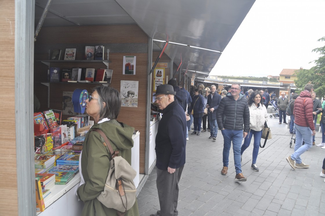 La Feria del Libro y el Cómic de Teruel reedita las cifras del pasado año, pese a la lluvia