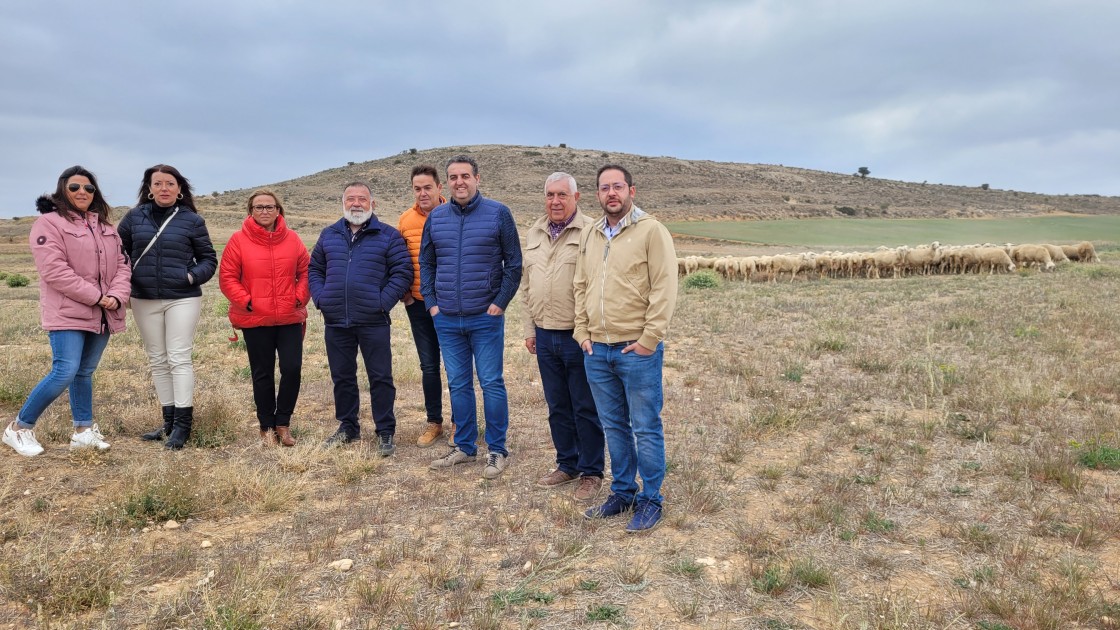 Los socialistas turolenses muestran en Celadas su “apoyo incondicional” al medio rural