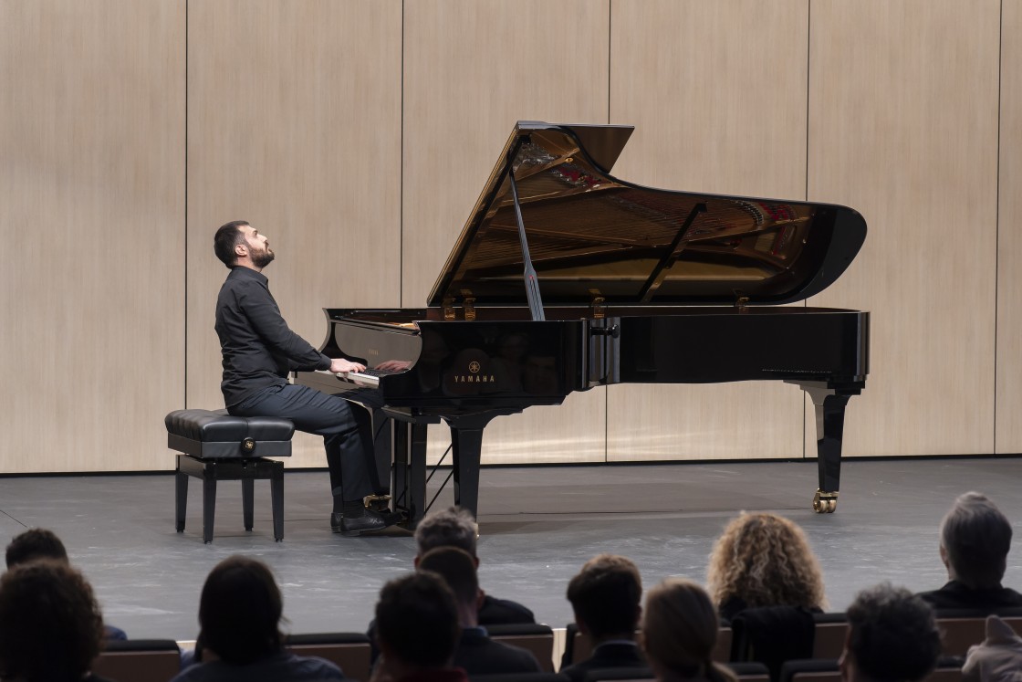 Rashid Behbudov gana el IX Concurso Internacional de Piano Antón García Abril