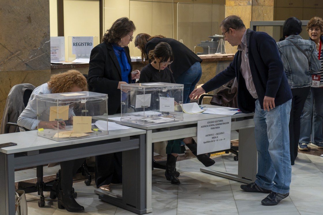 Abren con normalidad los colegios de la provincia de Teruel para la doble cita electoral