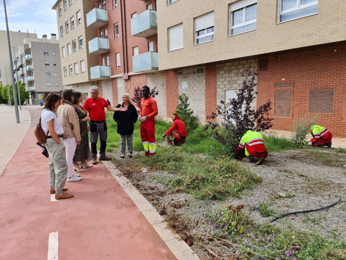 Comienzan los trabajos del nuevo servicio de mantenimiento de zonas verdes de Teruel