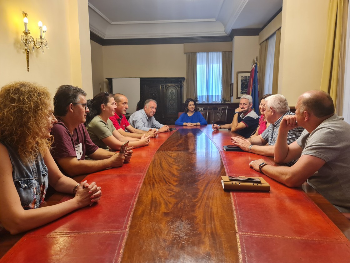 El nuevo concejal de Barrios Rurales de Teruel, Jesús Artigot, se reúne con los alcaldes pedáneos