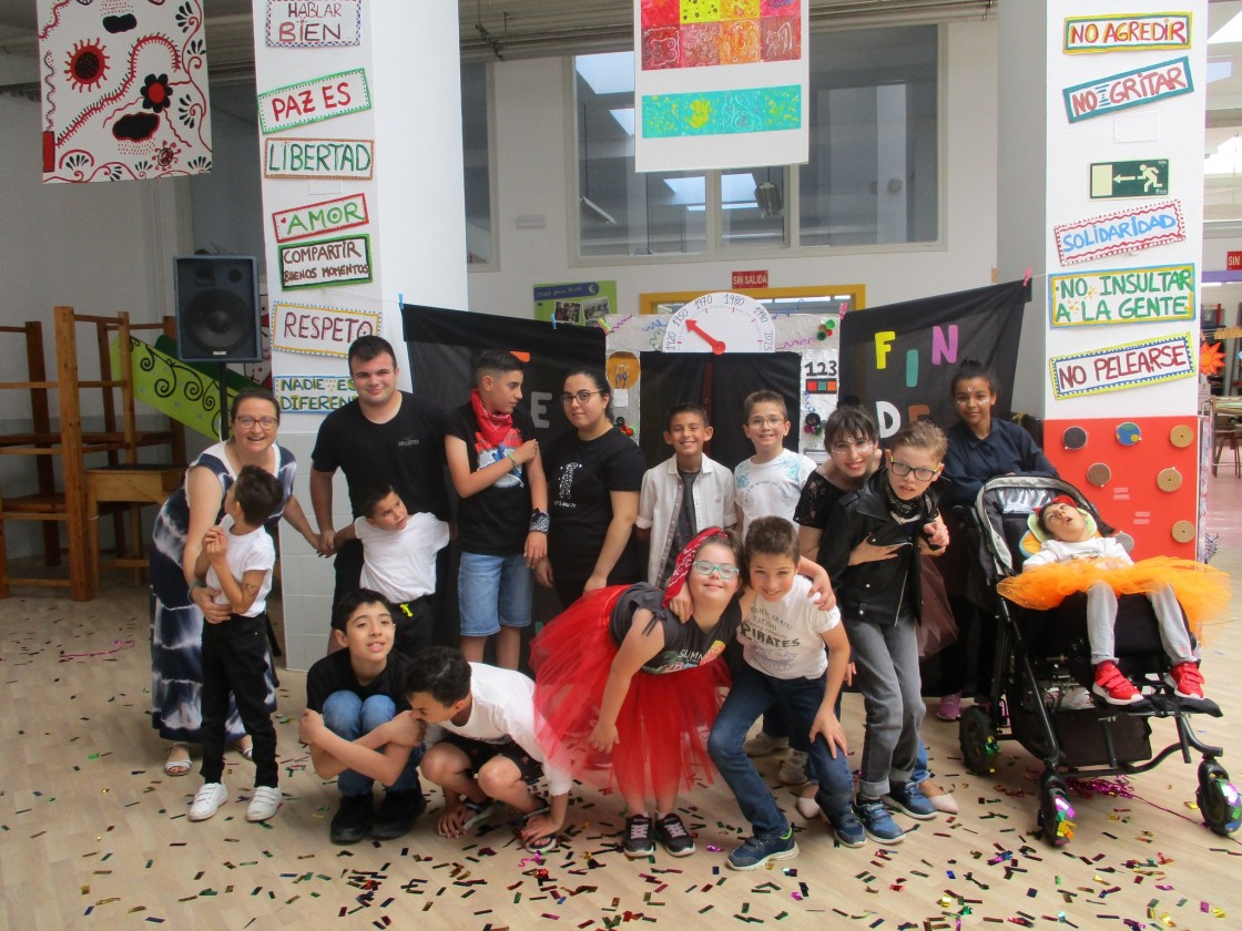 El colegio Gloria Fuertes de Andorra celebra la tradicional despedida del curso