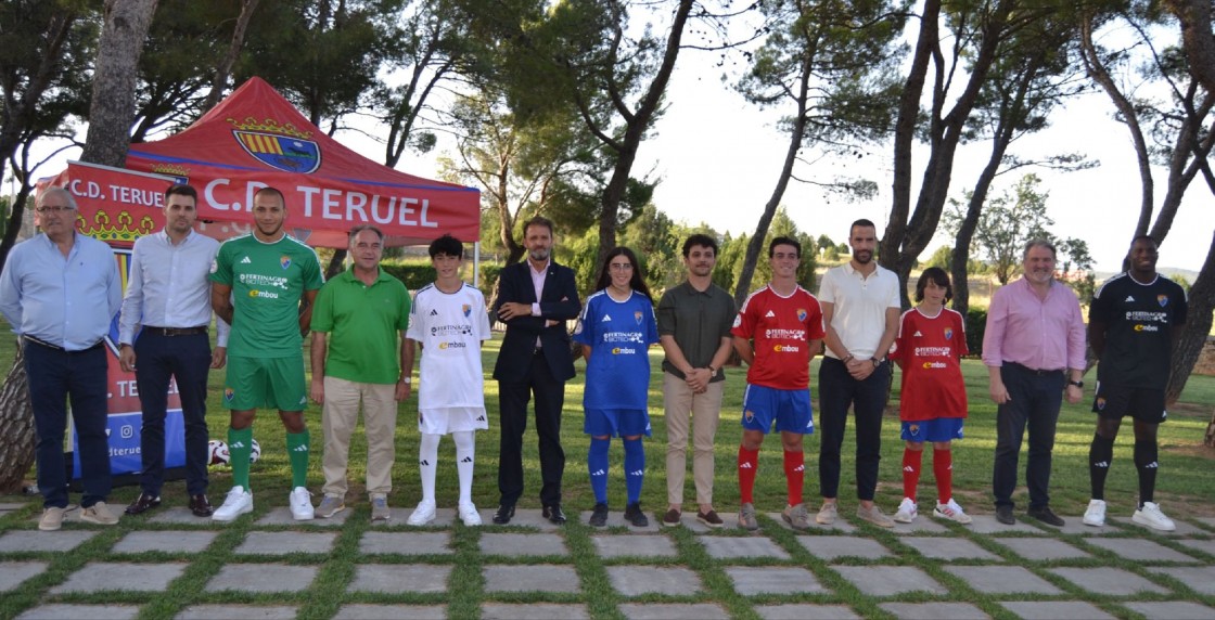 El color rojo permanece y el blanco regresa a la piel del CD Teruel