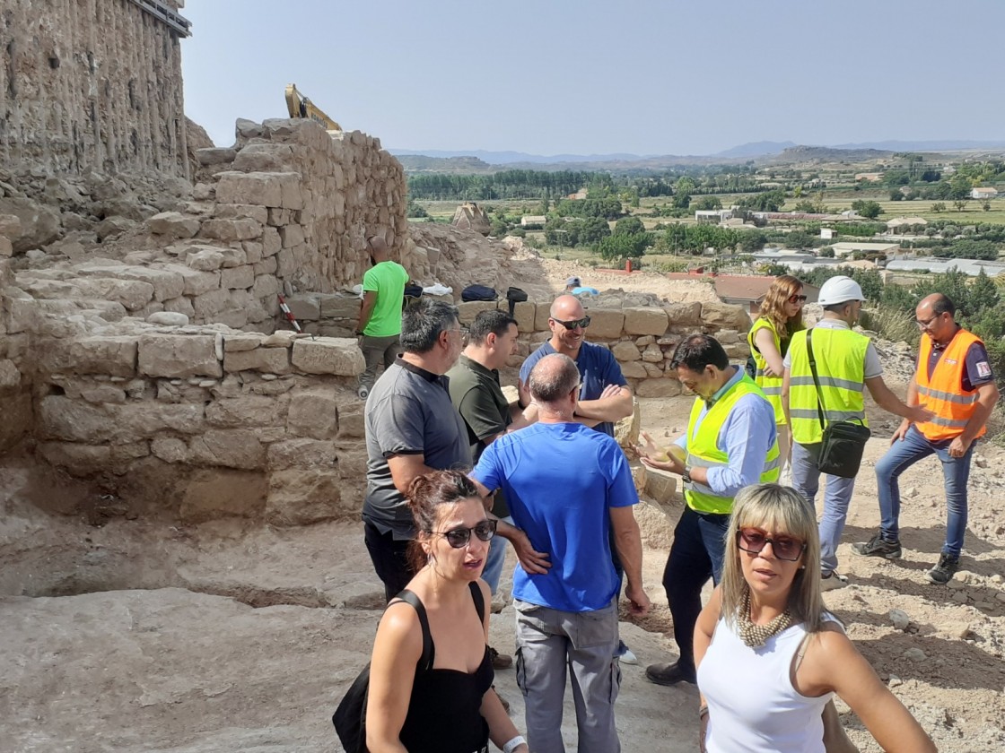 Aparecen restos arqueológicos del Alcañiz  de los siglos XII y XIII en las obras del cerro de Pui Pinos