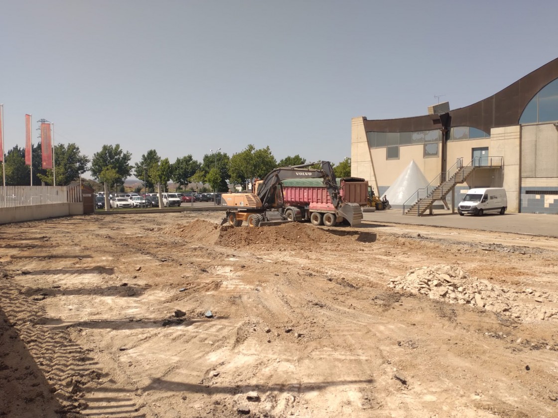 Comienzan los trabajos de construcción de un Burger King junto a las instalaciones de Dinópolis