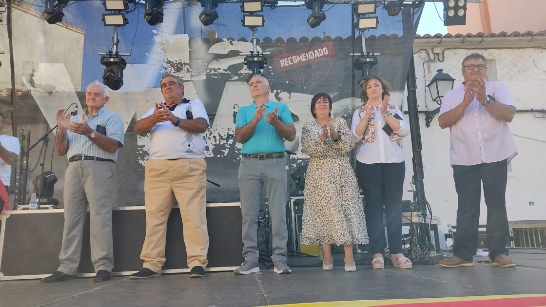 Palomar de Arroyos homenajea a sus alcaldes de la época democrática
