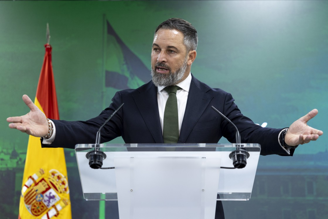 Abascal celebra que Azcón no destituya a los directores generales de Vox Esmeralda Pastor y Jorge Valero