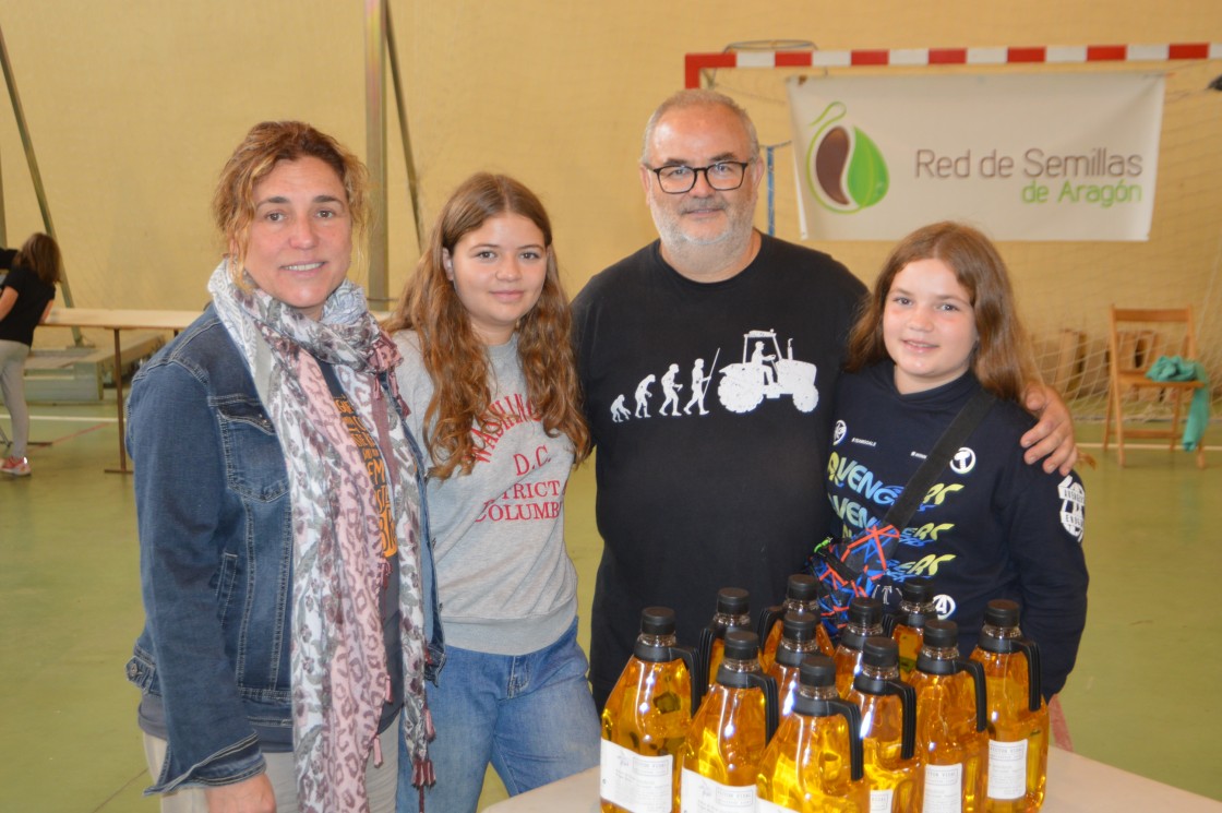 El aceite Royal de Alloza se promociona en la Feria Aragonesa de la Biodiversidad Agrícola