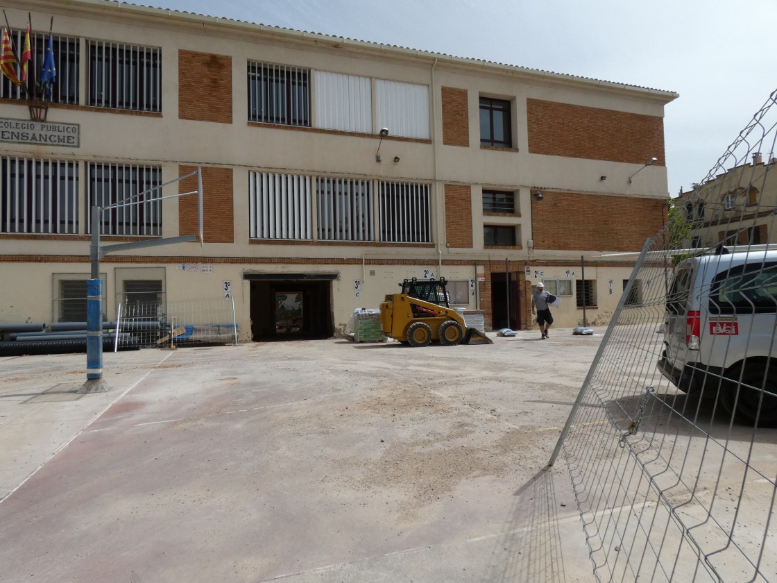 El Colegio Ensanche de la capital tendrá las entradas escalonadas por las obras de sus patios