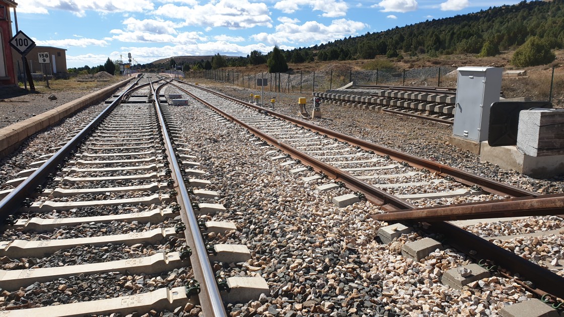 Adif pone en servicio los siete apartaderos de 750 metros construidos en la línea de tren