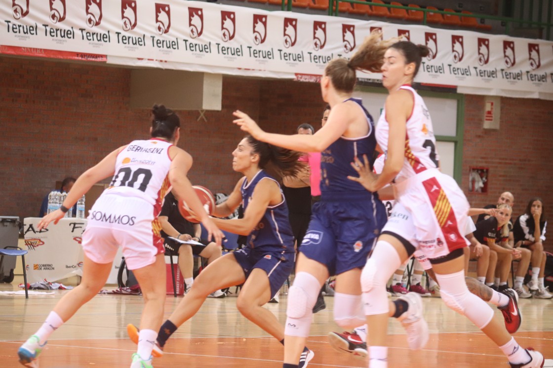 Casademont Zaragoza femenino se impone a Valencia Basket  en el Memorial Pepe Lanzuela