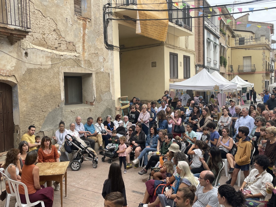 Medio centenar de mujeres artistas tomaron parte en el Festival MAR que visitó Alcampell