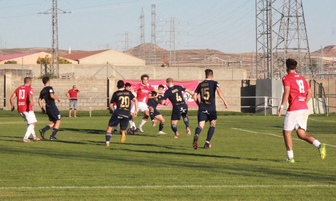 El CF Calamocha coquetea con el ascenso en la primera parte de la liga