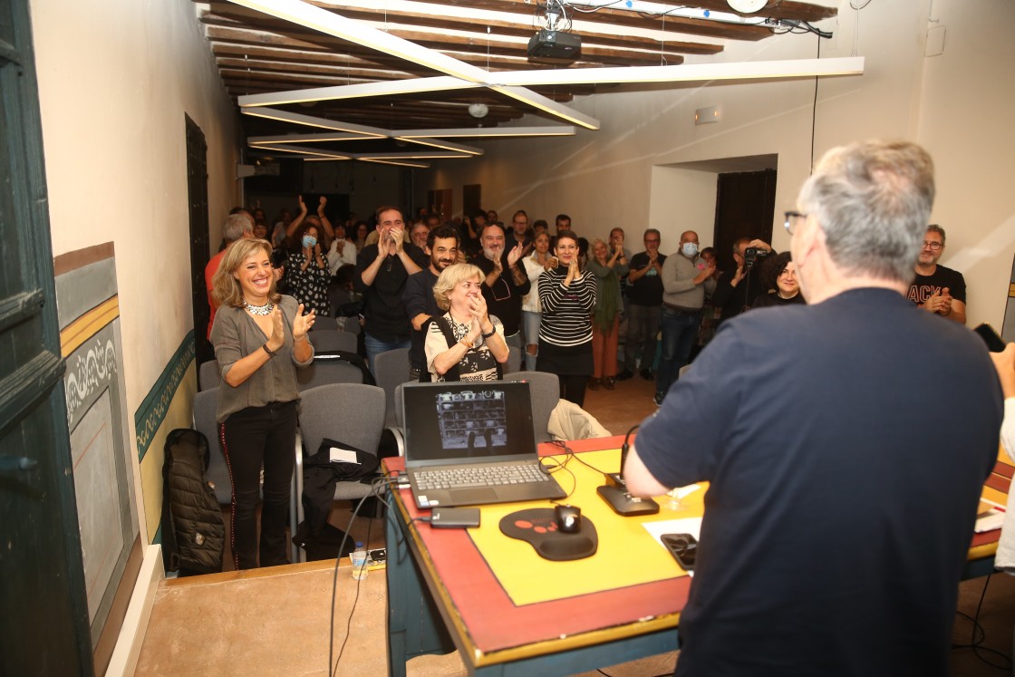 El Seminario de Fotografía y Periodismo de Albarracín dignifica a las primeras fotoperiodistas a través de Azkarate