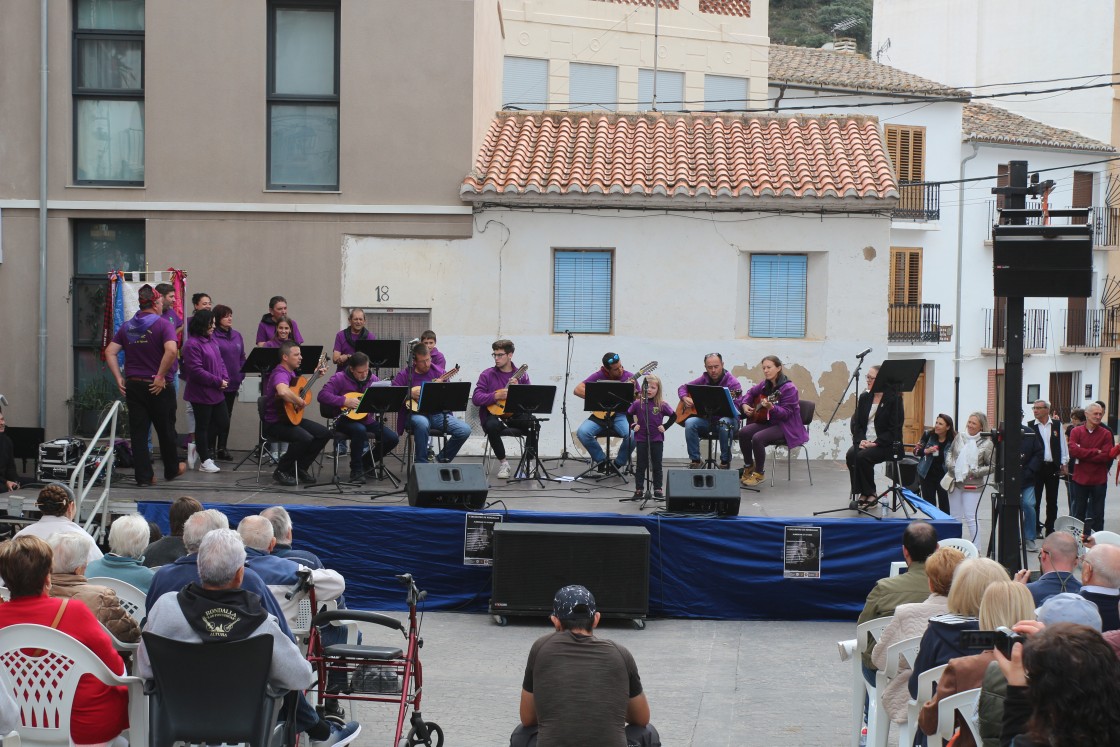 Cuatro rondallas turolenses participan en el V Encuentro celebrado en Almedíjar, Castellón