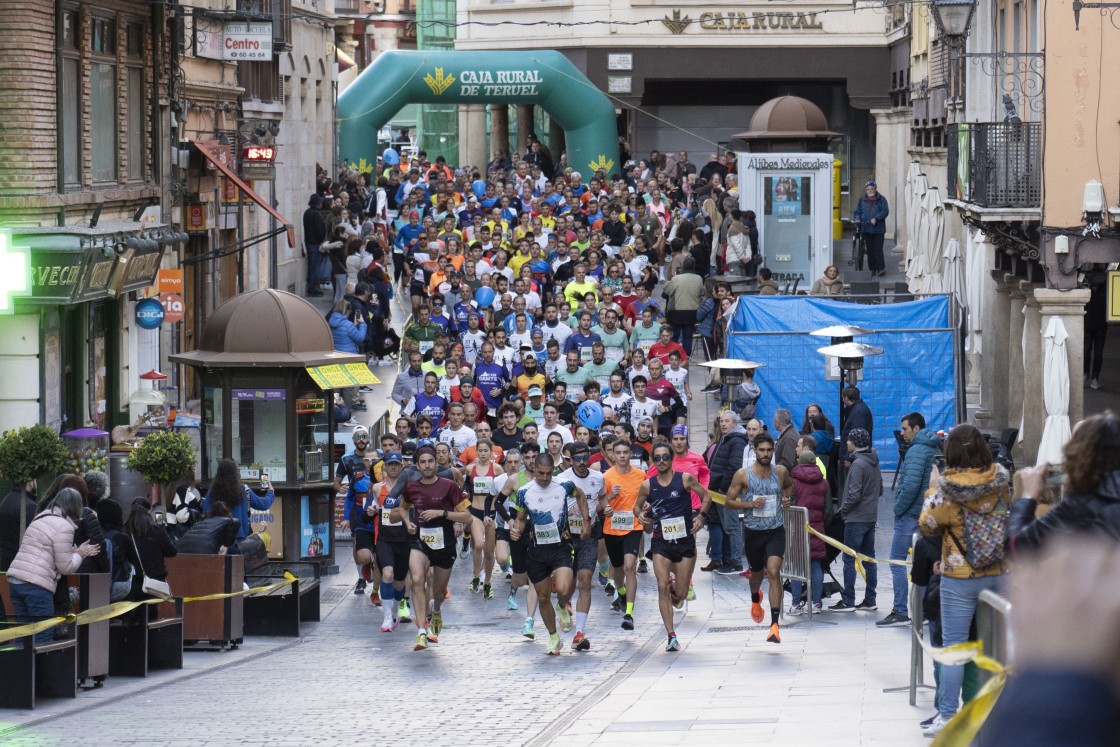 Galería de fotos: 340 deportistas toman parte en la XIX Media Maratón de la capital