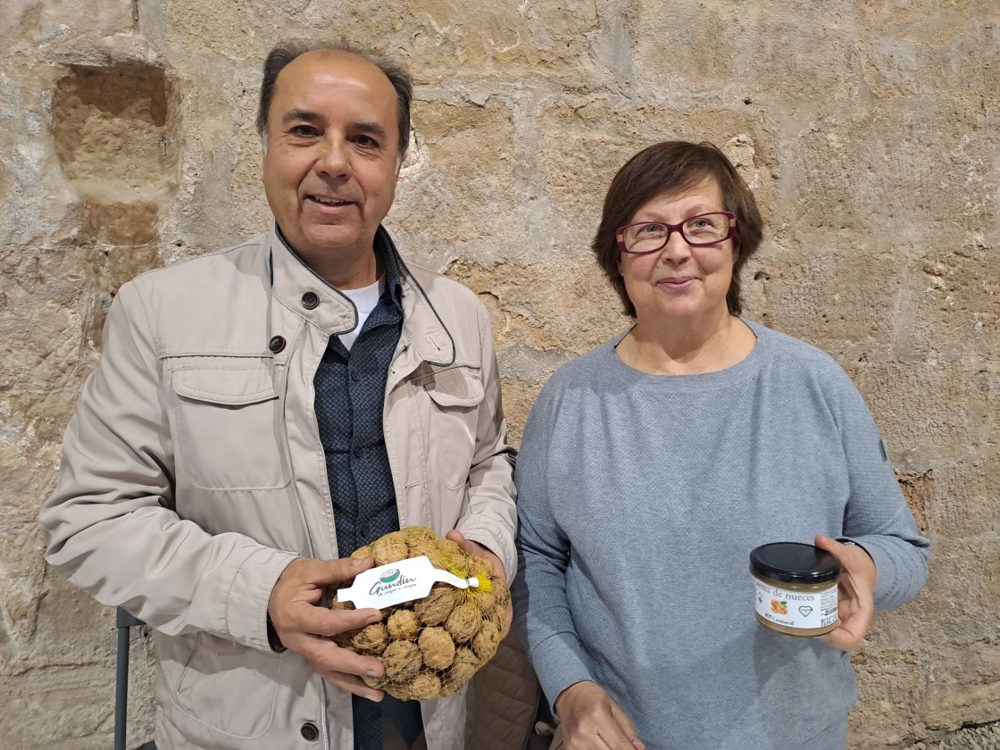 Tomás Gundín y María Dolores Melero, propietarios de Nueces Gundín: “Las críticas de Can Roca son la garantía de que hacemos  un producto que merece la pena”