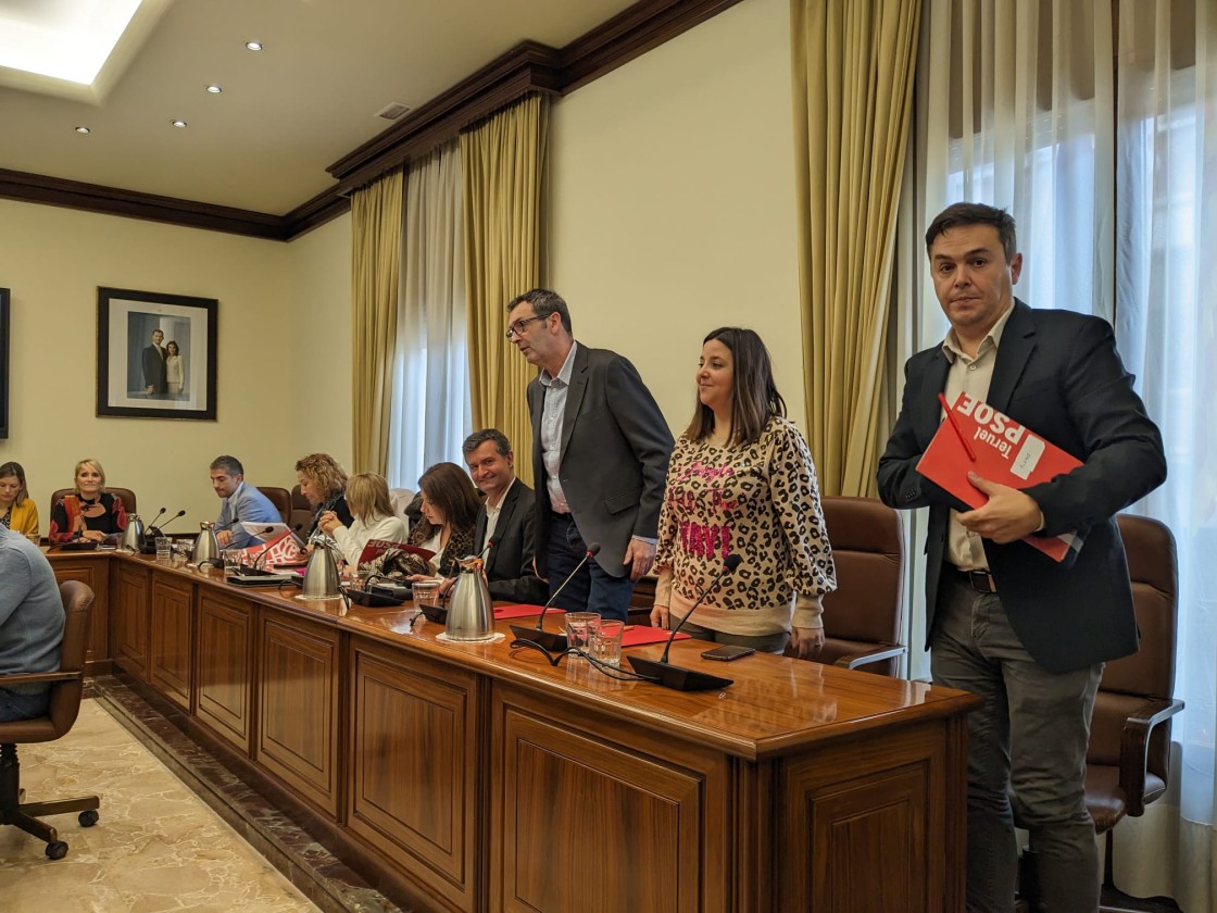 PP y PAR tumban la moción del PSOE en la DPT a favor de la  Ley de Memoria Democrática