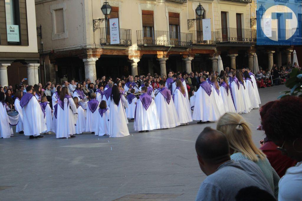 Teruel disfruta con la exaltación de los tambores y bombos en la plaza del Torico