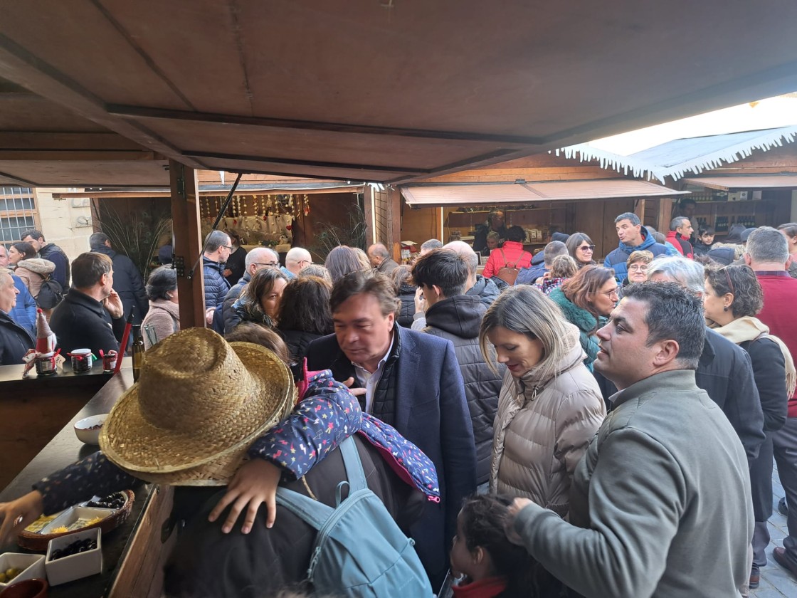 Teruel Existe defiende la agroalimentación de calidad como revulsivo para la provincia, en su visita a las ferias de la trufa y el aceite