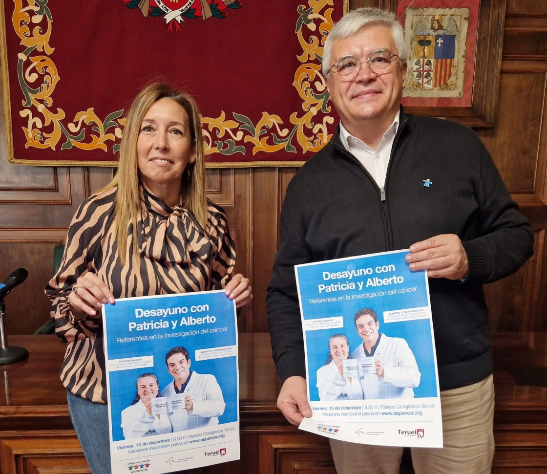Alberto Jiménez Schuhmacher y Patricia Sancho explican el viernes en Teruel los proyectos que desarrollan y los últimos avances contra el cáncer