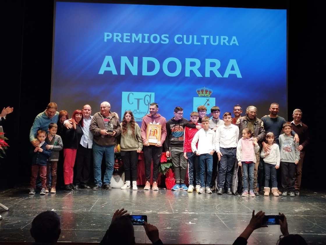 Andorra premia a su Comparsa de Gigantes y Cabezudos por su defensa de la tradición