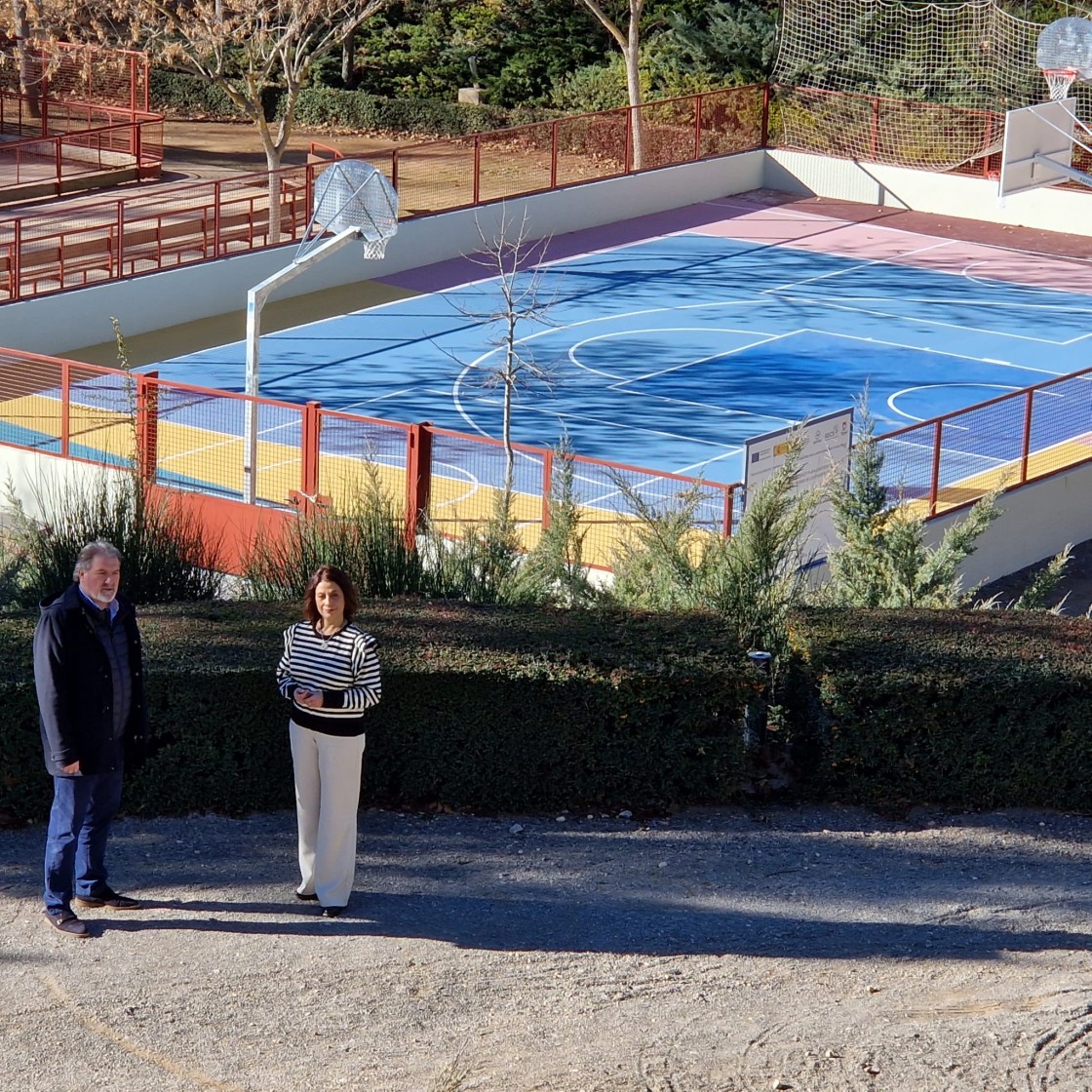 El Ayuntamiento de Teruel instala una nueva cancha de basket 3x3 en el Parque de los Fueros