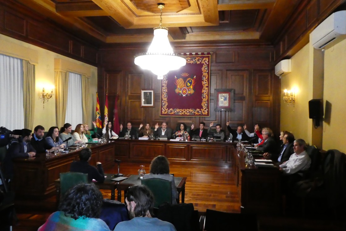 Teruel aprueba su presupuesto municipal solo con los votos a favor del PP, el 'no' de Vox y PSOE y la abstención de Teruel Existe